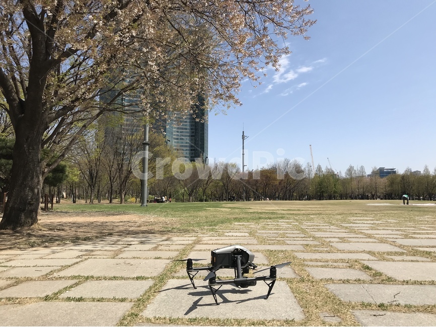 인스파이어2,드론,공원,서울숲,readytofly,봄,계절,spring,season,정보통신기술,전자기기,전자제품,it,information,technology,electronic equipment,사물,물건,오브젝트,thing,object,matter,furniture,가구
