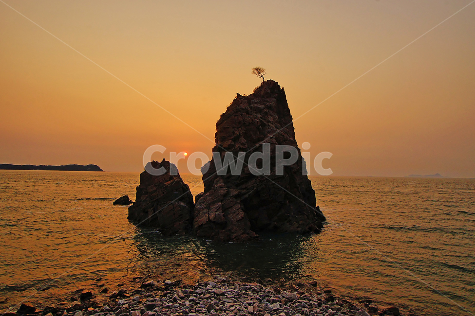 일몰,황금산,바다,형제바위,서산,자연,풍경,nature,landscape,한국자연풍경,한국자연경관,korea nature landscape,outdoors,옥외,land,땅,ocean,대양,water,물,sea,shoreline,해안선
