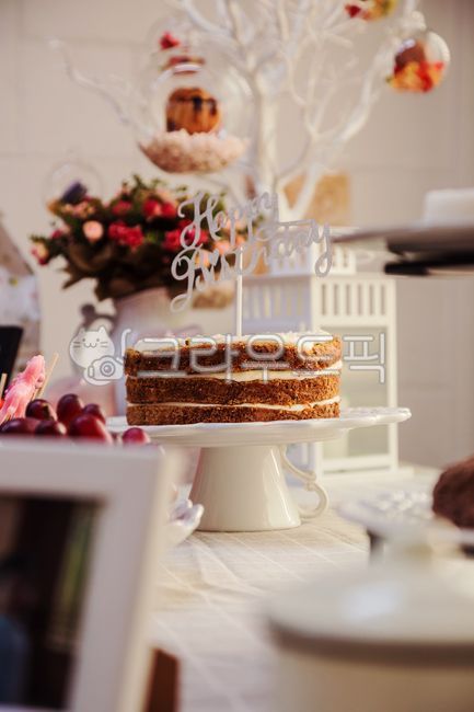 당근케이크,케이크,파티,파티테이블,플레이팅,연말,생일,생일축하,cake,carrotcake,기념일,축하,anniversary,congratulation,celebrate,celebration