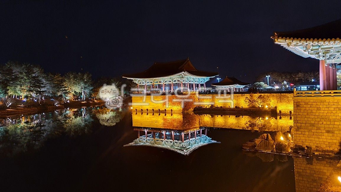 night view,reflection,Anapji Pond,night,lighting,Gyeongju,Hanok,Donggung Palace and Wolji Pond,sunset,tradition,cultural property,lights,Korean tradition,architecture