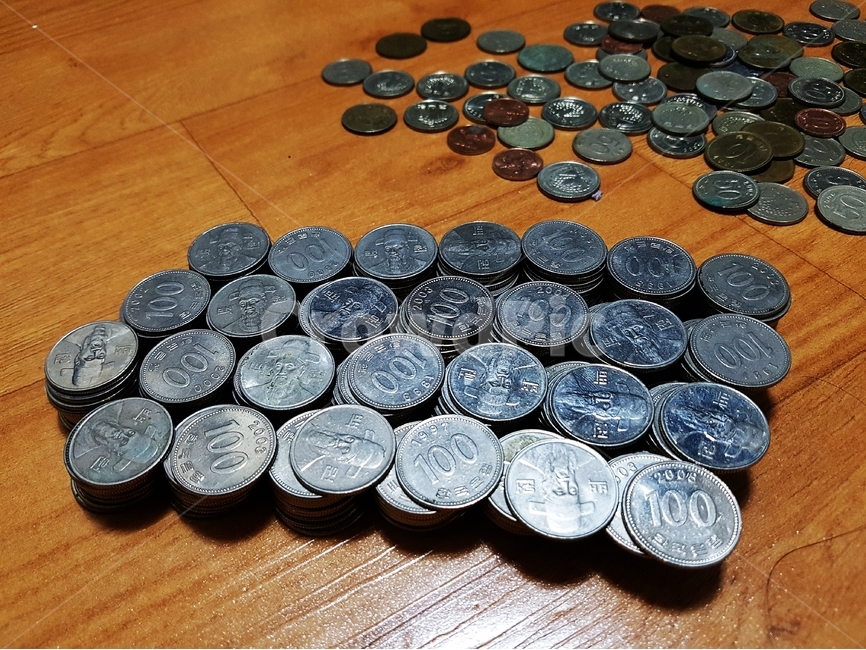동전,백원,화폐,주화,이순신,십원,코인,저축,저금통,경제,화폐단위,금융,돈,finance,banking,money