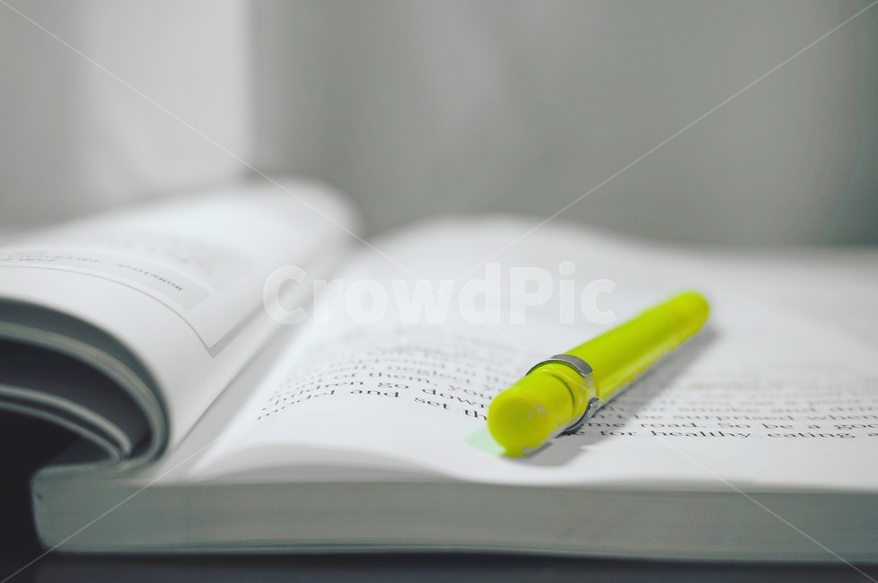공부,연필,책,샤프,쉼,study,mechanicalpencil,pencil,color,페이지,연두색,연두,녹색,아웃포커스