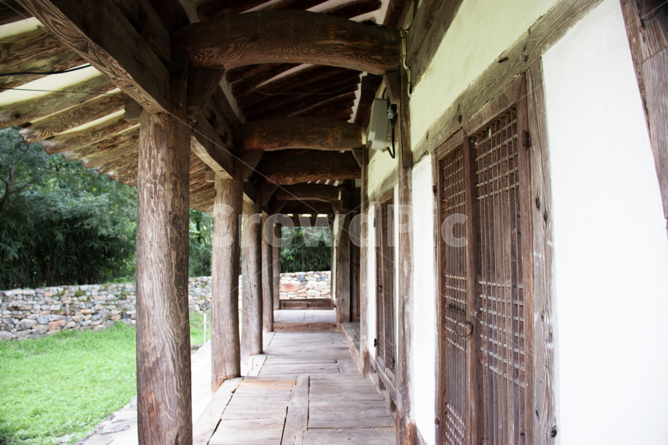 corridor,복도,한옥,한옥구조,한옥인테리어,인테리어,시골집,집,고전집,고전인테리어,옛날스타일,가옥,나무인테리어,우드,interior,acottage,acountryhouse,house,oldhouse,home,oldhome,wood,woodstyle