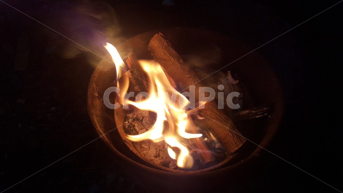 모닥불,캠프,캠핑,캠프파이어,여행,불,fire,밤,휴가,숯불,숯,불꽃,난로,열,장작불,활활타오는불,야경