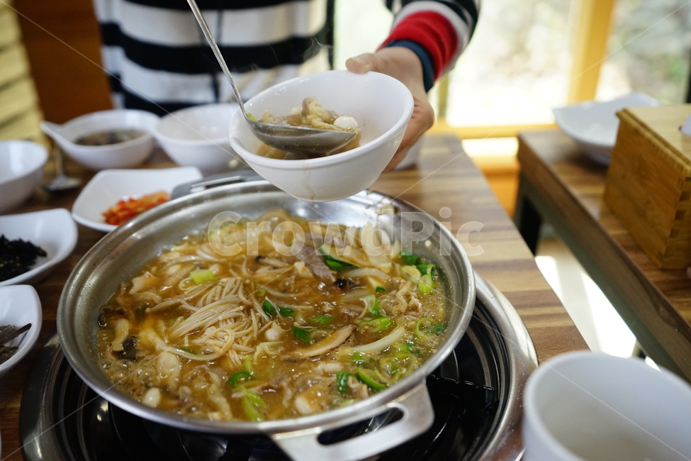 찌개,된장,된장찌개,한식,한국음식,국물,국물요리,식사,요리,먹방,음식,푸드,점심식사,냄비,앞접시,식사시간,음식,식재료,요리,food,cook,meal,dishes,food reserves,한식,한국음식,한국요리,korean food,korean dishes,korean meal,korean cook