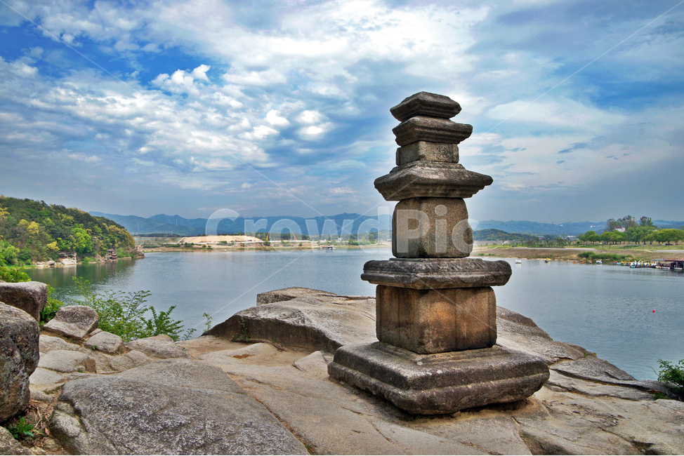 삼층석탑,고려시대,남한강,신륵사,여주,석탑,경기문화재자료,암반,바위