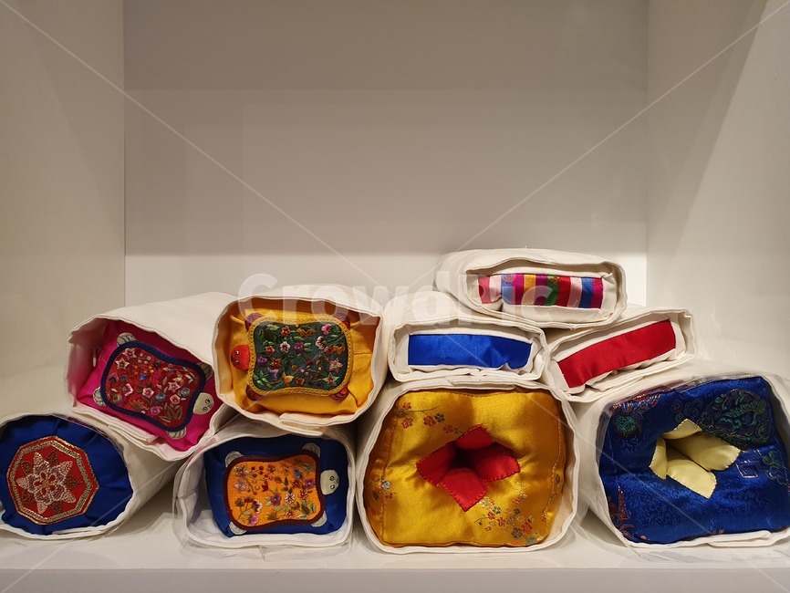 한국전동,베개,오색,오색비단,한국색채,한국전통,한국문화,korean traditional,korean culture,사물,물건,오브젝트,thing,object,matter