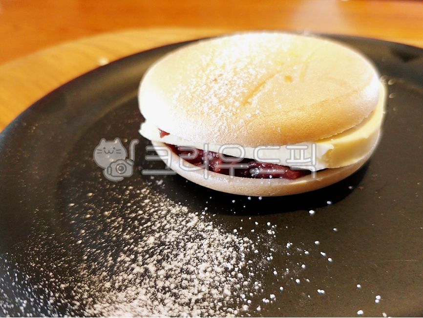 Food,food,macaron,amber butter macaron,bread,snack,dessert