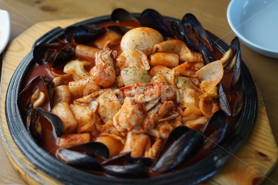 떡볶이,해물,해물떡볶이,먹방,요리,홍합,음식,식재료,요리,food,cook,meal,dishes,food reserves,한식,한국음식,한국요리,korean food,korean dishes,korean meal,korean cook