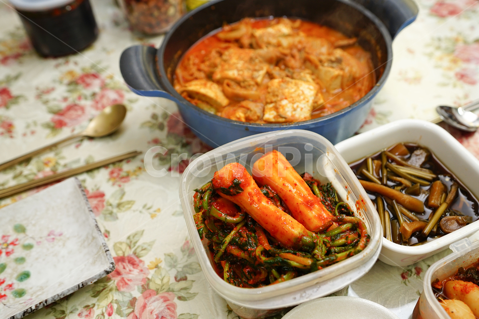 집밥,알타리김치,알타리무,김치,한식,한국음식,한국식,한국,반찬,식사,음식,푸드,식단,식사시간,먹방,가정식,음식,식재료,요리,food,cook,meal,dishes,food reserves,한식,한국음식,한국요리,korean food,korean dishes,korean meal,korean cook