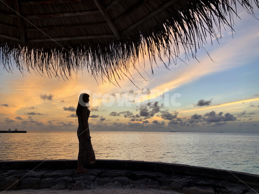 몰디브,maldives,휴양지,섬,island,노을,sunset,여인,women,하늘,sky,구름,cloud,colorful,자연,nature,바다,해변,sea,beach,seaside,실루엣,silhouette,로맨틱,romantic,outdoors,옥외,사람,인물,인간,human,person,인물실루엣,사람실루엣,character silhouette,human silhouette,여행,휴가,traveling,vacation,trip