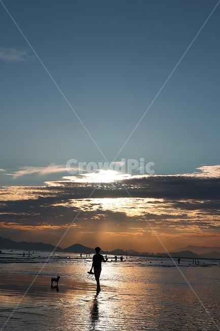 다대포해수욕장,석양,노을,바다,풍경,배경,자연,nature,사람,human,인간,sunlight,햇빛,light,빛,구름,하늘,붉은하늘,일몰,redsky,sunset,반려견,자연,풍경,nature,landscape