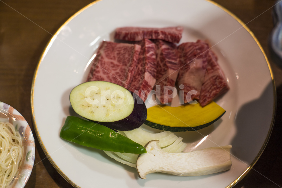 소고기,쇠고기,구이,생고기,야채,채소,접시,철판구이,가지,버섯,음식,식재료,요리,food,cook,meal,dishes,food reserves,육류,고기,meat