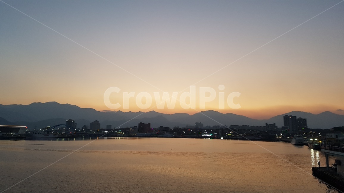 속초,바다,해,해돋이,nature,자연,outdoors,옥외,dusk,황혼,sunset,일몰,dawn,새벽,sky,하늘,redsky,붉은하늘