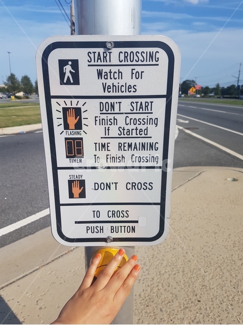 trafficsign,미국신호등,교통신호,주의,차조심,human,인간,person,사람