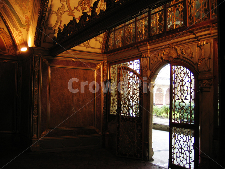 터키,이스탄불,성당,문,바닥,turkey,catholicchurch,istanbul,flooring,door,해외,외국,세계,foreign,oversea,world,건축물,건물외관,exterior,building,structure,architecture,construction