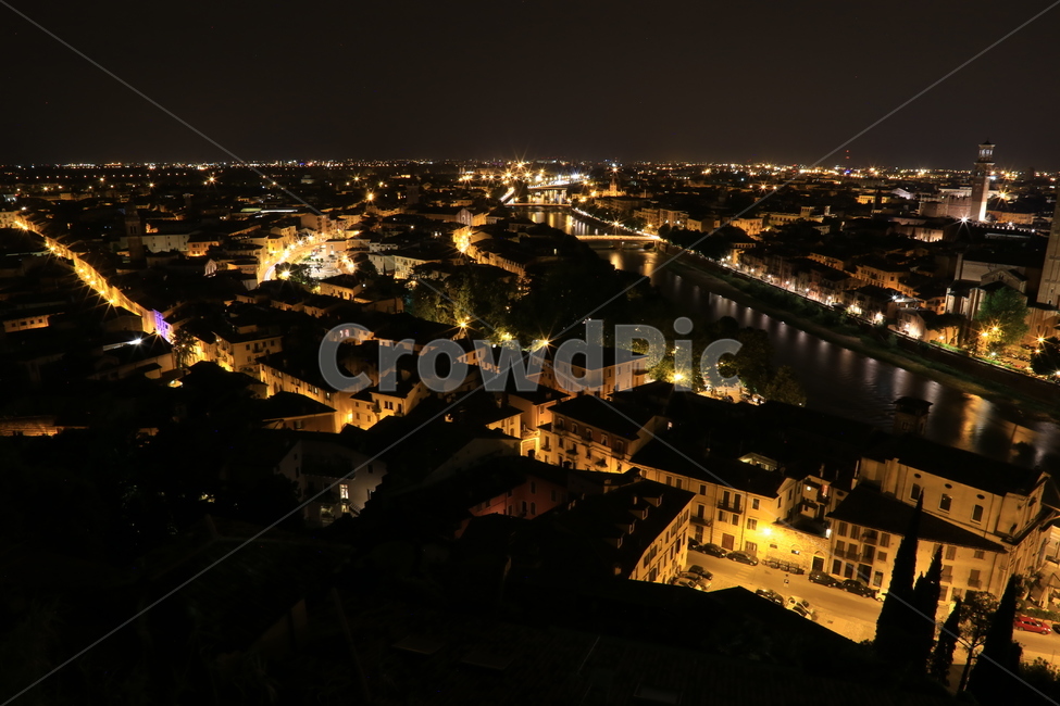 유럽,유럽야경,이탈리아,이탈리아야경,베로나,베로나야경,로맨틱,europe,nightview,italy,verona,romantic,분위기,강,river,light,불빛,city,oldcity,도시,밤,night,야경,밤,풍경,nightscape,night,landscape,도시,city,해외,외국,세계,foreign,oversea,world,세계도시풍경,해외도시풍경,외국도시풍경,world cityscape,nature,자연,outdoors,옥외,경치,scenery,aerial view,조감도