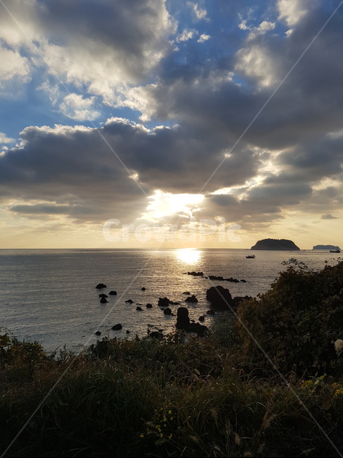 바다,저녁,노을,하늘,구름,감성,풍경,자연,자연,풍경,nature,landscape,한국자연풍경,한국자연경관,korea nature landscape,outdoors,옥외,light,빛,flare,플레어