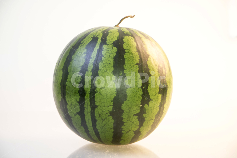 수박,야채,채소,식물,열매,음식,디저트,웰빙,신선한,프레쉬,새콤한,달콤한,비타민,다이어트,건강,배경,백그라운드,아웃포커스,접사,근접,누끼,오브젝트,컨셉,여름,계절,summer,season,음식,식재료,요리,food,cook,meal,dishes,food reserves,과일,열매,fruit,채소,야채,vegetables,누끼,remove background,plant,melon,멜론