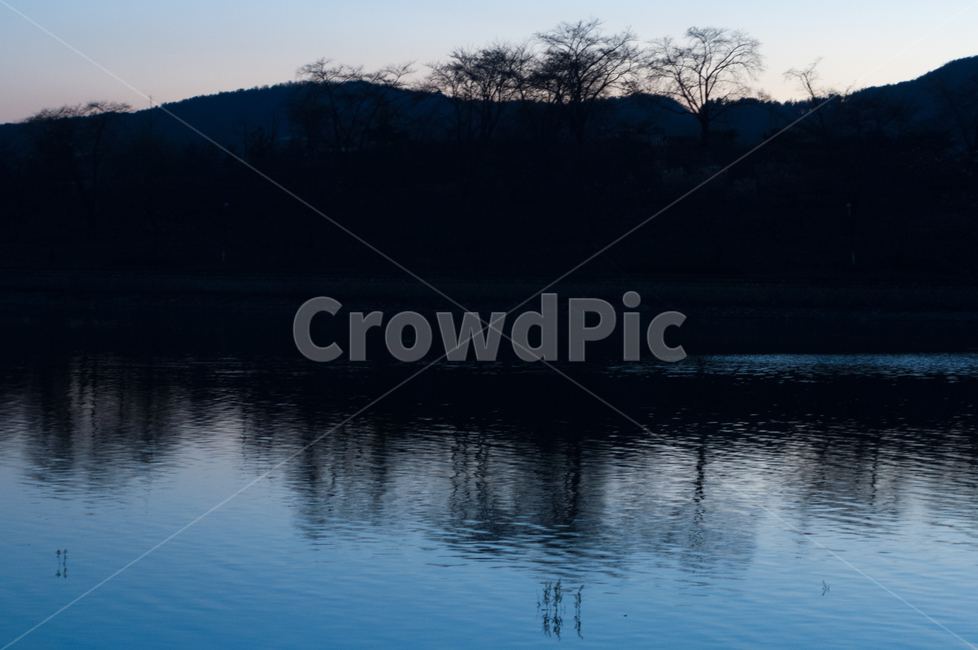 호수,반영,겨울,그림자,어둠,겨울호수,저녁,겨울,계절,winter,season,자연,풍경,nature,landscape,water,물,outdoors,옥외