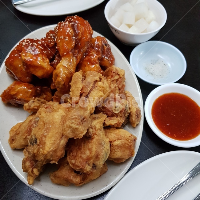 음식,치킨,후라이드치킨,양념치킨,튀김,음식,식재료,요리,food,cook,meal,dishes,food reserves