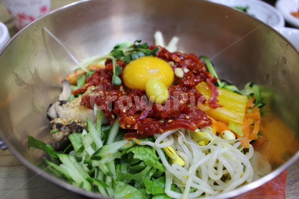 Yukhoe Bibimbap,bibimbap,raw meat,beef,travel,food,Jeonju