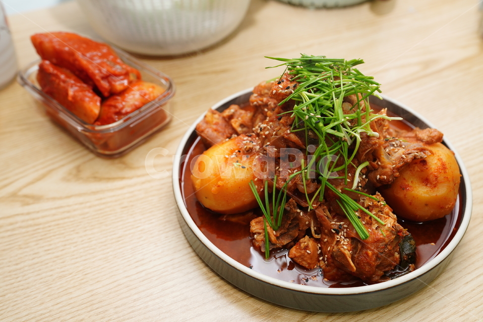 닭도리탕,닭볶음탕,식사,안주,집밥,먹거리,닭고기,푸드,food,음식,요리,meal,dish,음식,식재료,요리,food,cook,meal,dishes,food reserves
