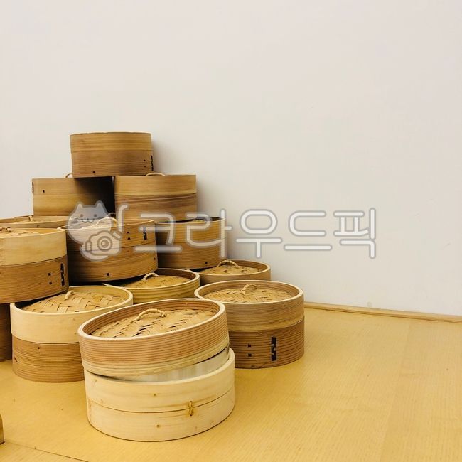 dumpling,cafe interior,warm,bamboo steamer,cooking utensils,wood interior,interior props,rice cake,wood,kitchen interior