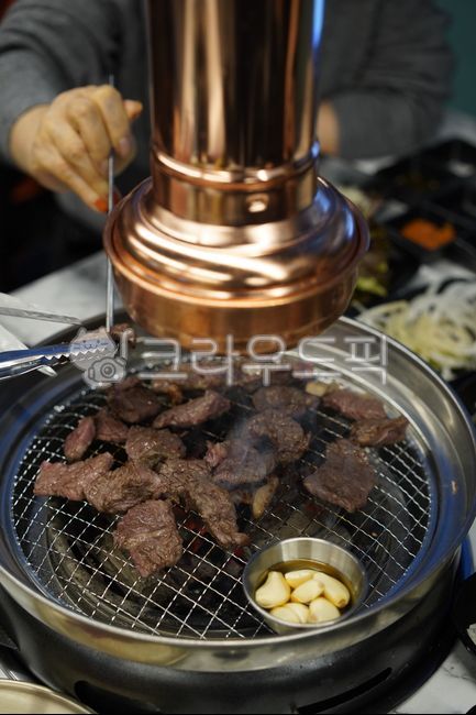소고기,구이,고기,갈비,먹거리,음식,식사,육식,육류,불판