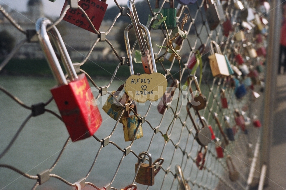 자물쇠,열쇠,커플,잠금,약속,사랑,강,신뢰,다짐,trust,promise,key,연인,연인,커플,사랑,lover,couple,사물,물건,오브젝트,thing,object,matter