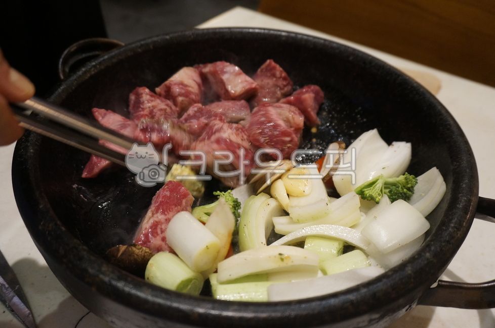 고기,소고기,철판구이,파,양파,koreanfood,food,접시,음식,meal,dish,식사