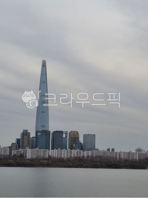 city,cityscape,도시경관,도시,롯데타워,한강,urban,도시의,building,건축학,architecture,건물,metropolis,officebuilding,사무실건물,중심지,tower,탑