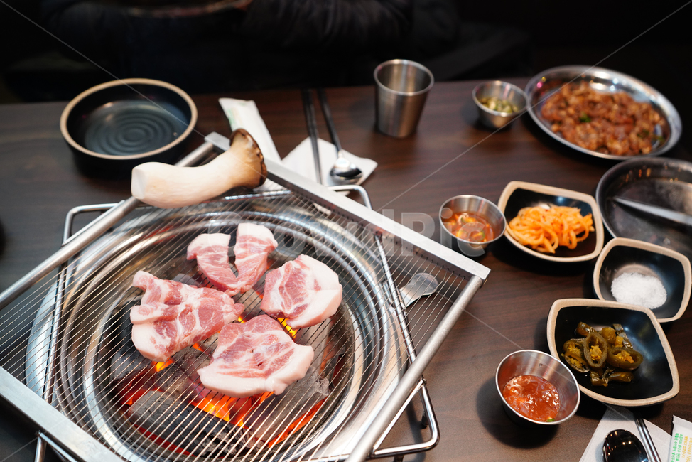 고기,식사,돼지,음식,푸드,안주,먹거리,안줏거리,불판,한식,육식,육류,먹방,음식,식재료,요리,food,cook,meal,dishes,food reserves,육류,고기,meat