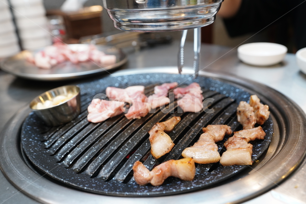 고기,육식,육류,돼지,꼬들살,식사,음식,술안주,먹거리,푸드,구이,한식,불판