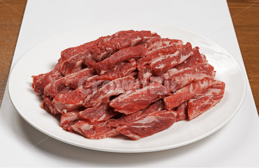 갈비살,한우,소고기,건강식,흰색접시,조명,빨간색,피,고기,육류,음식,요리,정육점,식사,식당,소,돼지,돼지고기,쇠고기,음식,식재료,요리,food,cook,meal,dishes,food reserves,육류,고기,meat