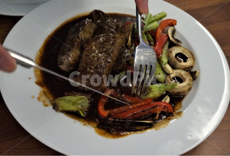 스테이크,칼질,칼,플레이팅,야채,레스토랑,분위기,플레이트,food,cook,meal,dishes,육류,양식,meat,서양음식,서양요리,westernfood,westerndishes,양송이,해외,음식,요리,재료,식재료,파프리카,아스파라거스,버섯,파,해외음식,고기,음식,식재료,요리,food,cook,meal,dishes,food reserves,육류,고기,meat,양식,서양음식,서양요리,western food,western dishes,western meal,western cook