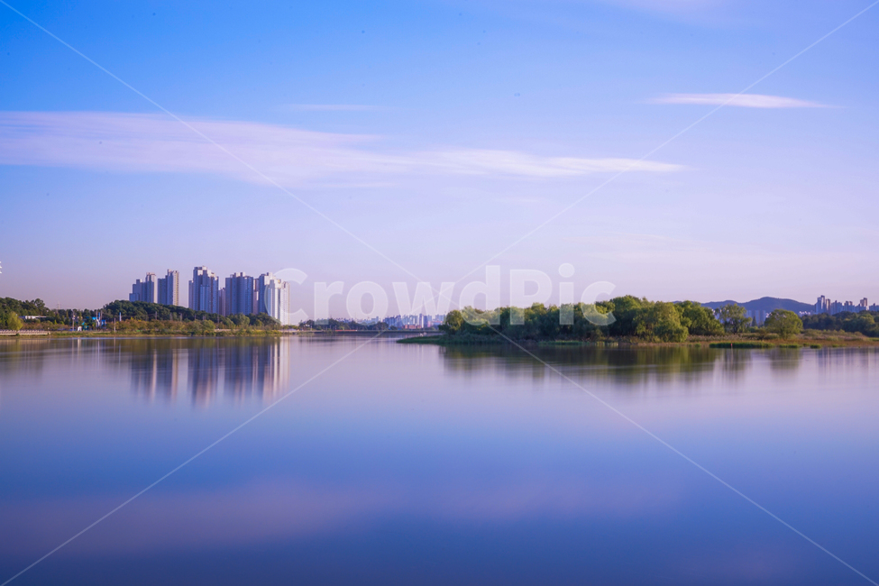 호수,저수지,물,숲,건물,하늘,구름,반영,투영,장노출,풍경,도시,풍경,city,landscape,한국도시풍경,한국도시경관,korea cityscape,water,nature,자연,outdoors,옥외