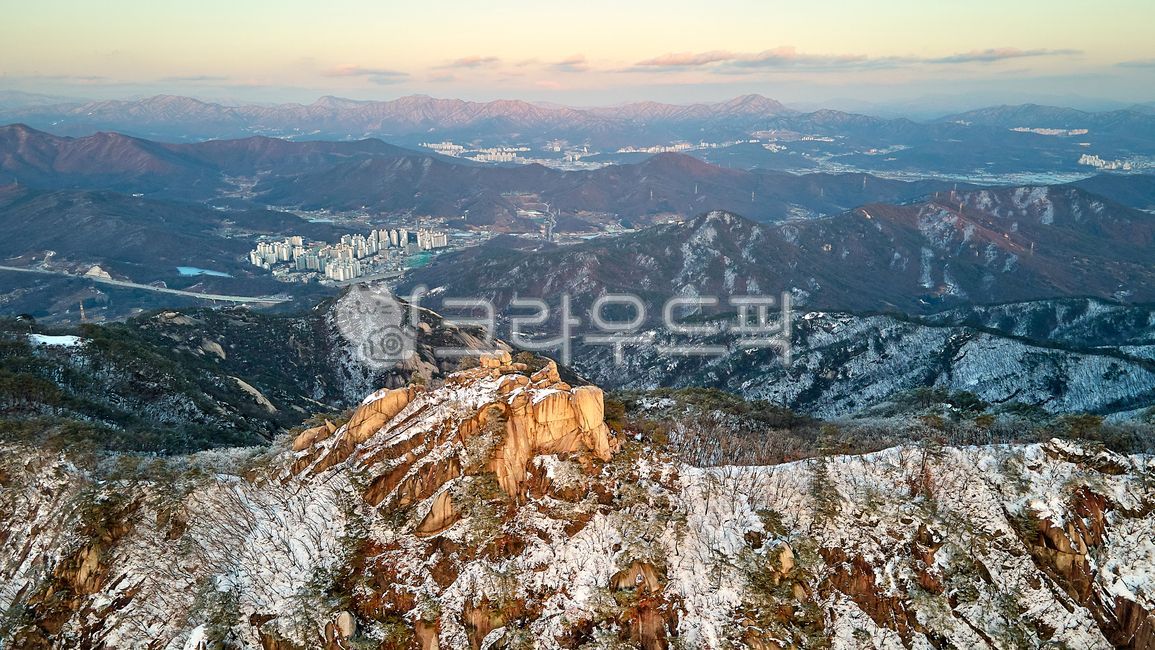 수락산,경기도,남양주,겨울산,설산,눈,자연,풍경,야외,옥외,트레킹,쾌청,산꼭대기,능선,등산,항공촬영,드론촬영,바위산,겨울,겨울풍경,suraksanmountain,gyeonggido,namyangju,wintermountain,snow,nature,landscape,outdoor,trekking,pleasure,topofmountain,ridge,mountainclimbing,aerialshooting,droneshooting,rockmountain,winter,winterscenery,북한산,도봉산