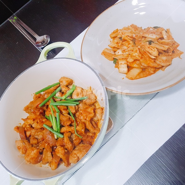 김치볶음,닭볶음,식사,반찬,밥,음식,식재료,요리,food,cook,meal,dishes,food reserves