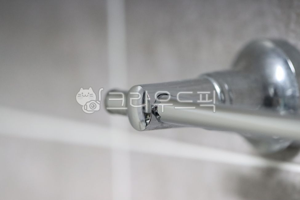 shower,shower room,baths,bathroom hanger,shower hanger,bathroom,Distance