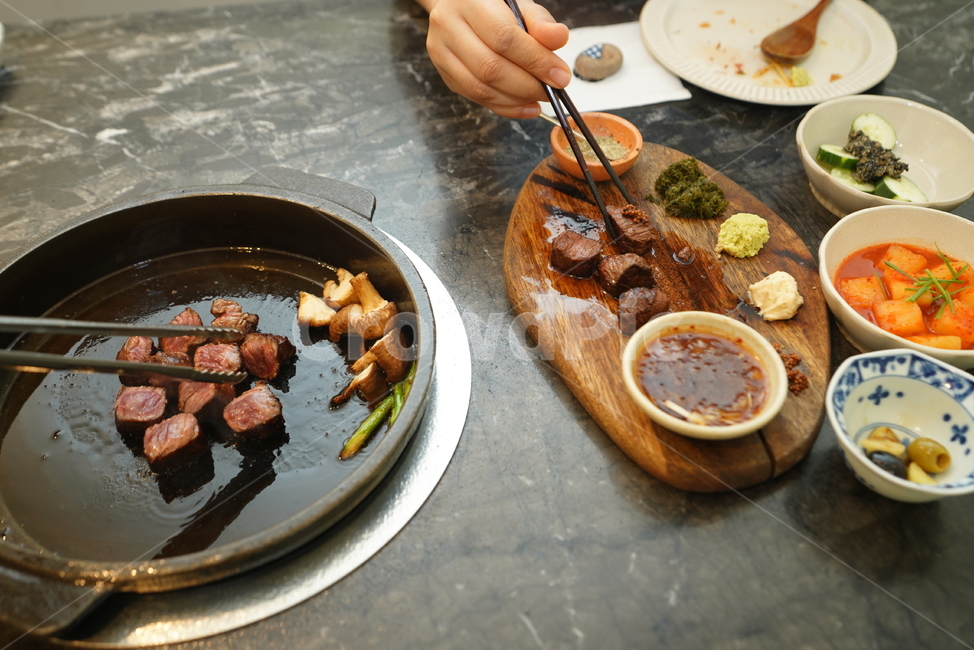 식사,먹거리,육식,육류,소고기,구이,안주,불판,음식,food