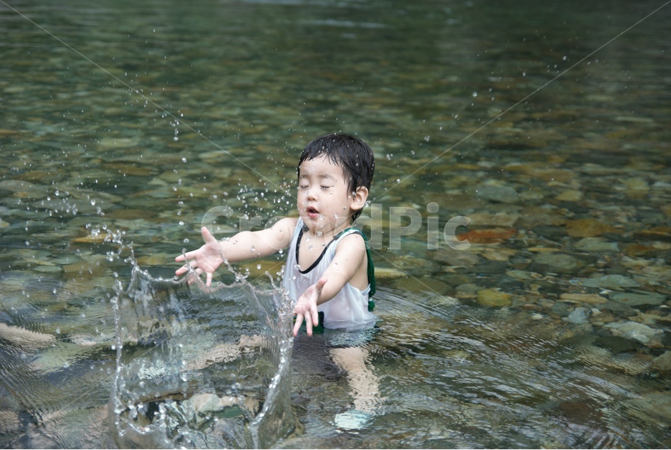 아이,물놀이,배내골,계곡,여행,여름,계절,summer,season,사람,인물,인간,human,person,어린이,어린아이,child,children,kid,여행,휴가,traveling,vacation,trip,water,물