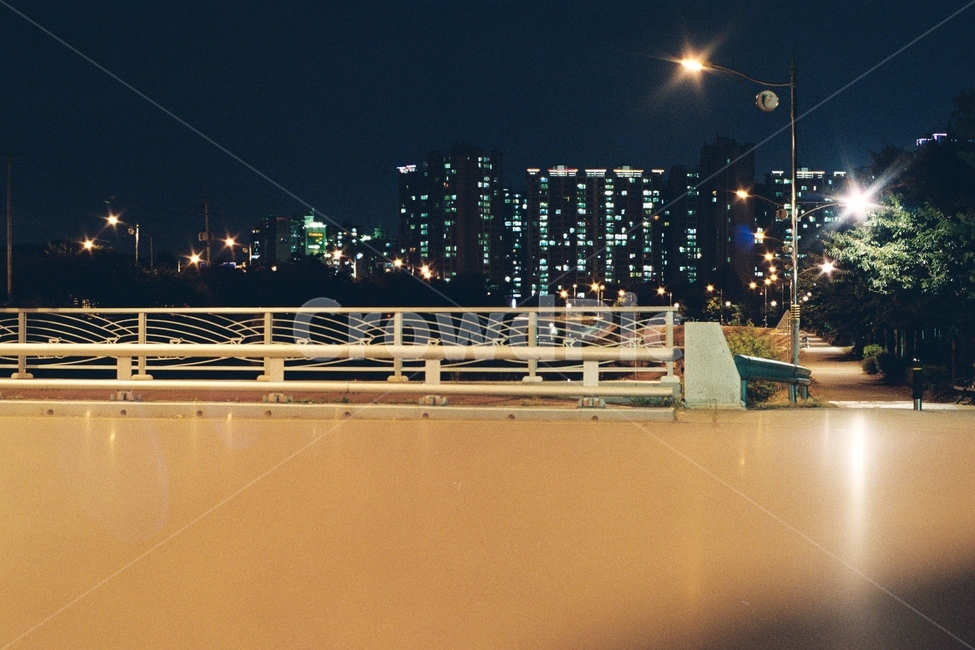 목감천,야경,아파트,불빛,다리,야경,밤,풍경,nightscape,night,landscape,도시,city,한국도시풍경,한국도시경관,korea cityscape,감성,sensible,feeling,handrail,난간,banister,railing
