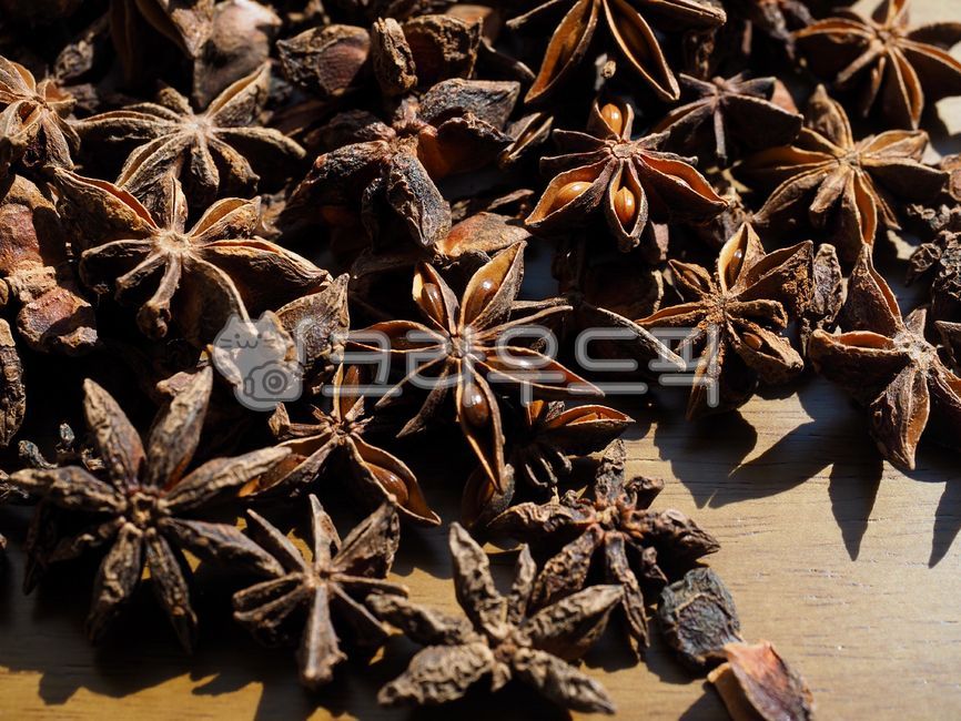 스타아니스홀,향신료,팔각,팔각향,별모양,아니스,인도음식,향기,음식,유기농,요리,요리재료,갈색,중국음식,아시아음식,건조식품,식물,향료,staranisehall,spice,octagon,octagonal,starshape,anise,indianfood,scent,food,organic,cooking,cookingingredients,brown,chinesefood,asianfood,dryfood,plant,spices