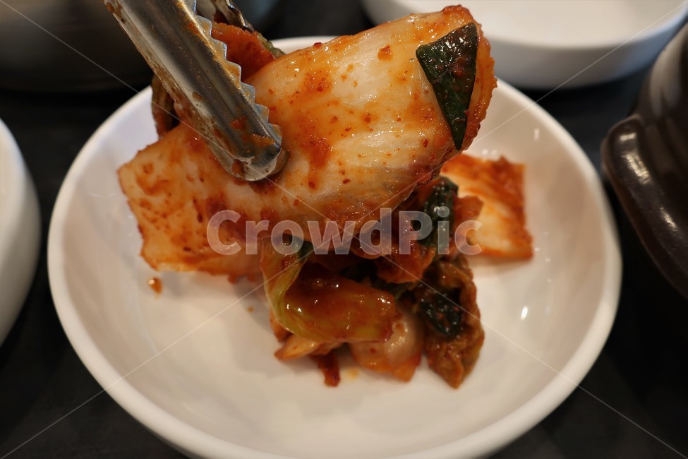 한국,전통,발효,숙성,김치,접시,집게,배추,반찬,겉절이,김장,음식,식재료,요리,food,cook,meal,dishes,food reserves,한식,한국음식,한국요리,korean food,korean dishes,korean meal,korean cook