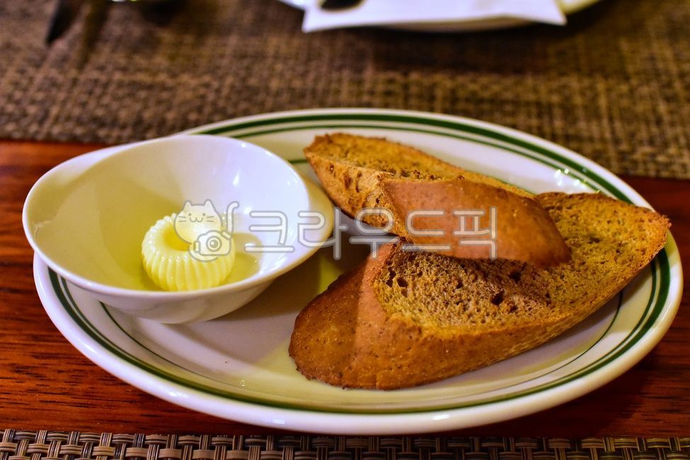 bread,butter,aperitif bread,ceremony,food