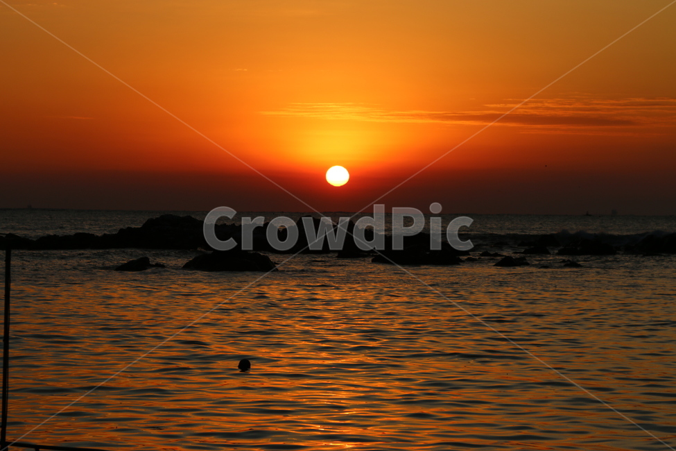 해돋이,바다,일출,구름,2019,자연,풍경,nature,landscape,outdoors,옥외,dusk,황혼,sunset,일몰,sky,하늘,dawn,새벽,red sky,붉은 하늘,sunlight,햇빛