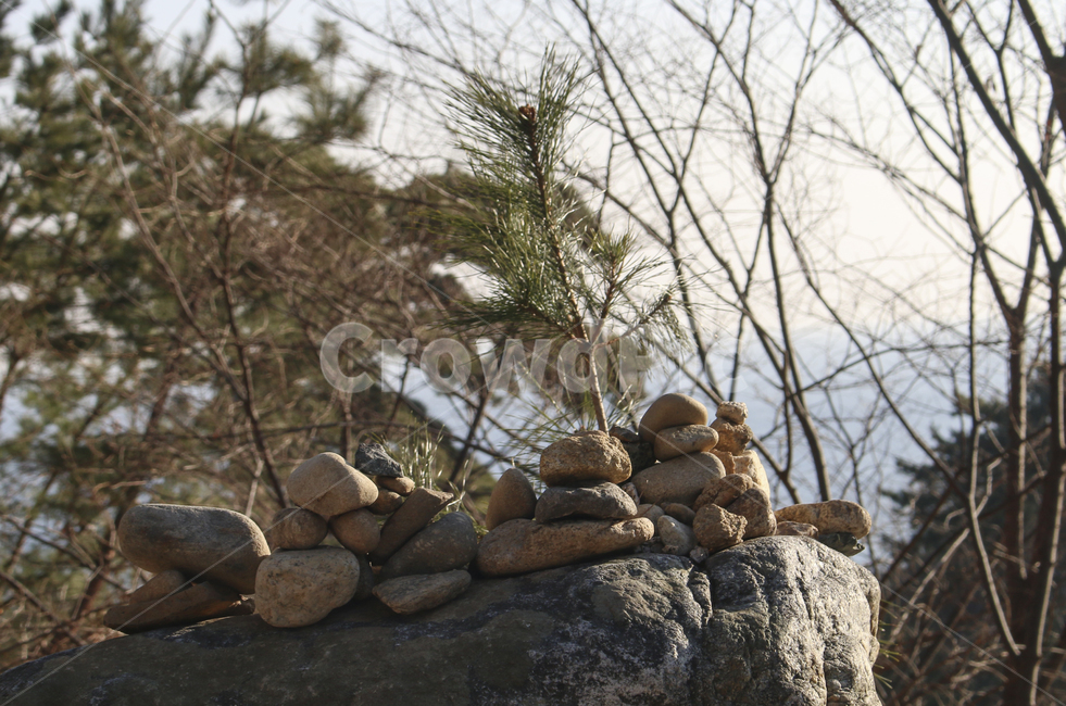 dirtroad,흙길,road,도로,gravel,자갈,ground,바닥,stone,돌,바위,돌탑