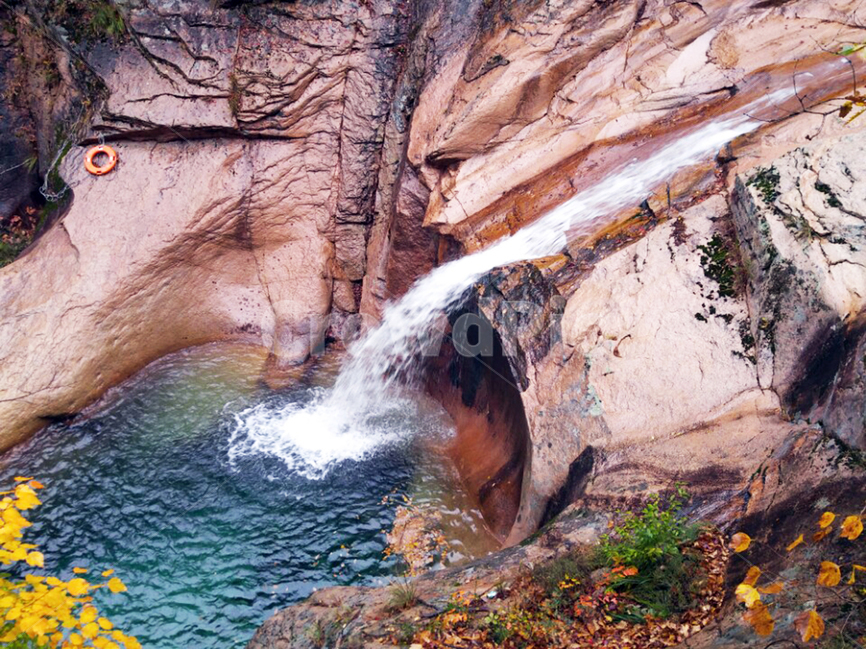 설악산,폭포,계곡,숲속,숲,바위,시원,물줄기,풍덩,수영,waterfall,valley,mountseorak,자연,풍경,nature,landscape,outdoors,옥외,water,물,mountain,산