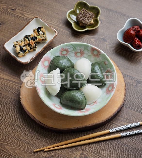 wellnessfood,asianfood,koreanculture,Thanksgiving,traditional culture,songpyeon,wellbeing,Wellbeing food,Asian food,traditionalfood,Lunar New Year food,new year,holiday food,koreantraditionalfood,korea,Chuseok Photo Contest,dish,background,rice cake,tradi